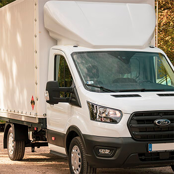 Bérelhető Ford Transit L4 szimplakabin ponyvás platós